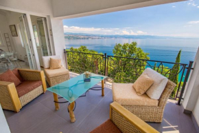 Luxury penthouse Prestige near the sea